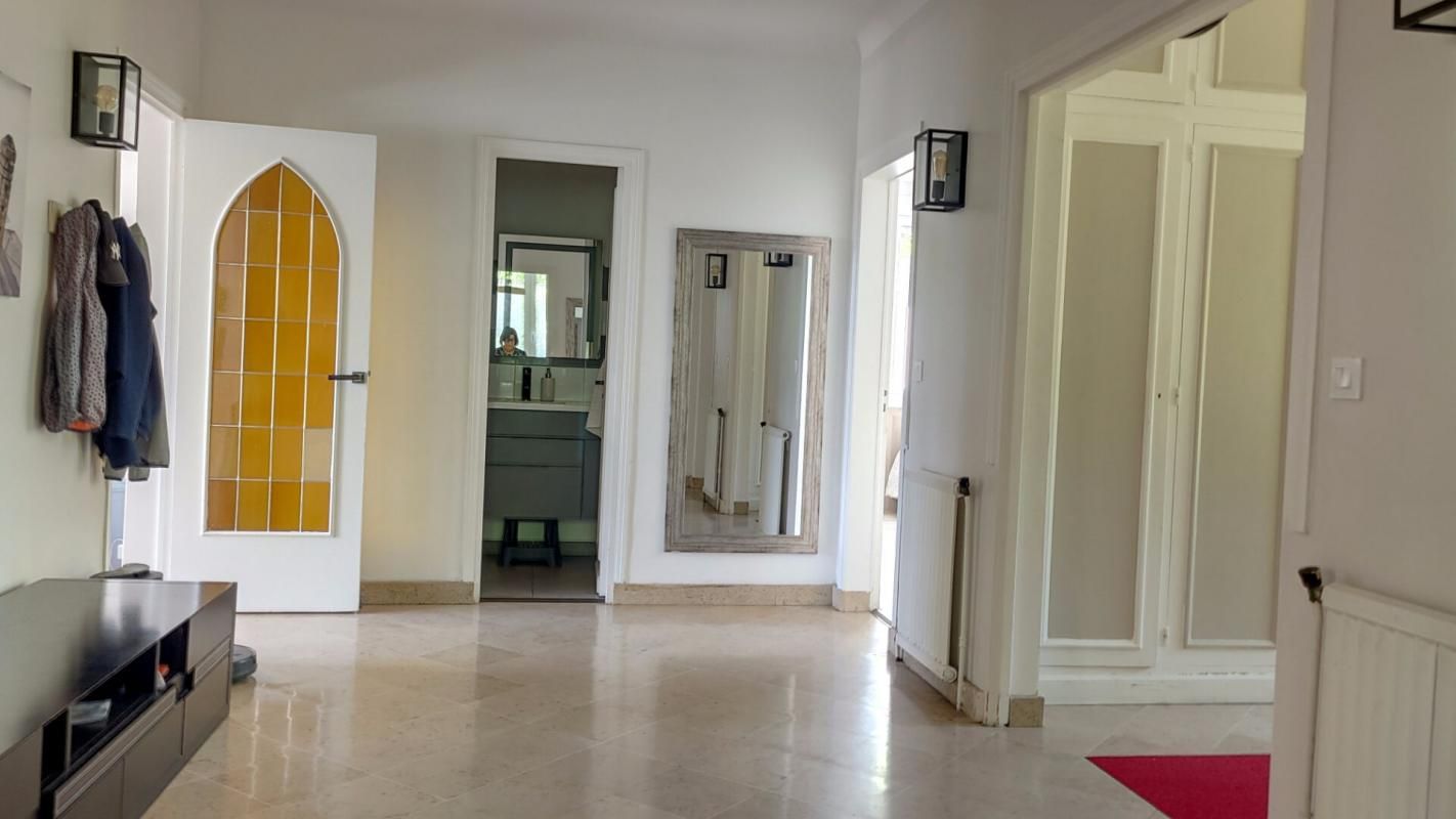 VARENNES-JARCY Demeure de Prestige- Varenne Jarcy - 7 pièces- 237 m² 2
