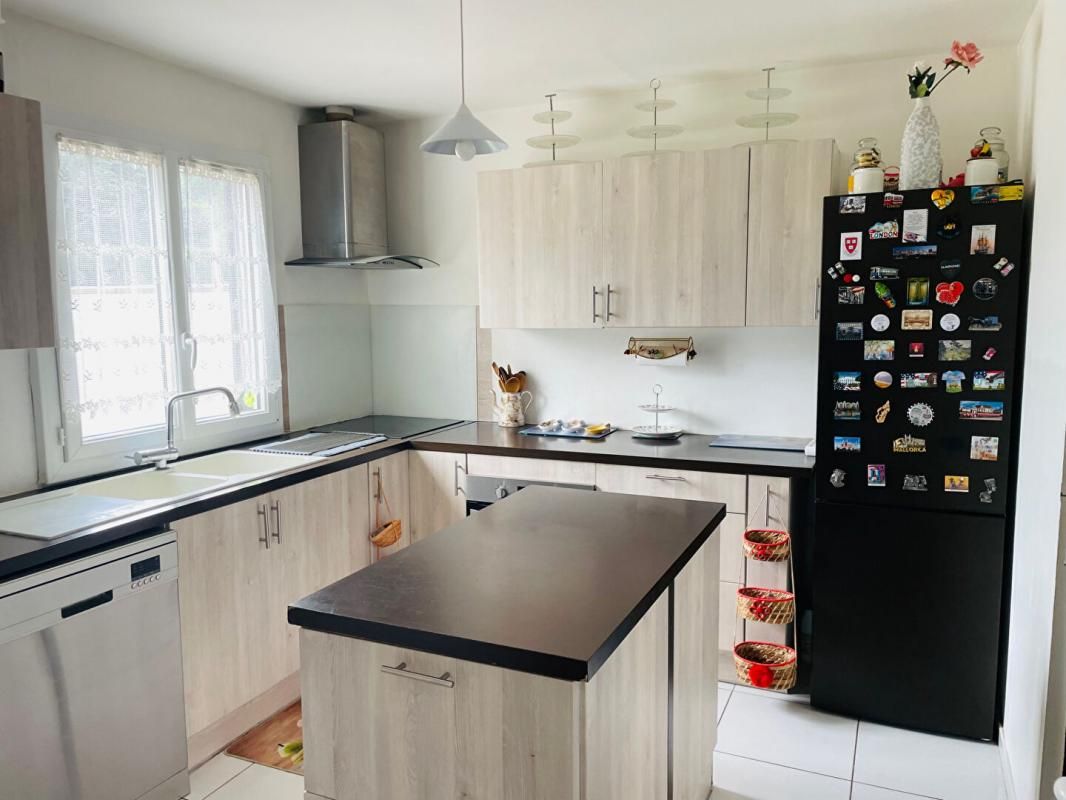 VILLEMEUX-SUR-EURE Maison Villemeux sur Eure 5 pièces140 m2, 3 chambres, jardin, véranda 2