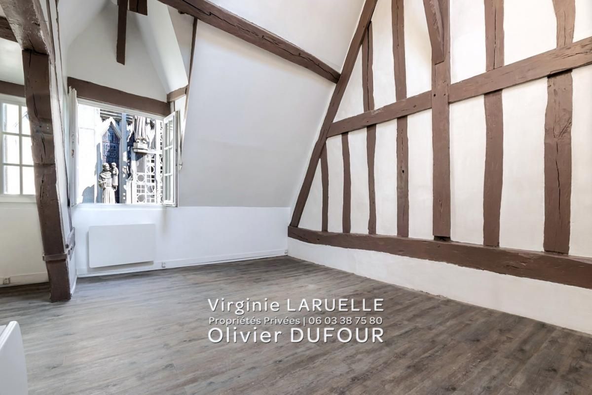 ROUEN Appartement 2 pièces de caractère au calme avec vue sur l'église Saint-Nicaise 2
