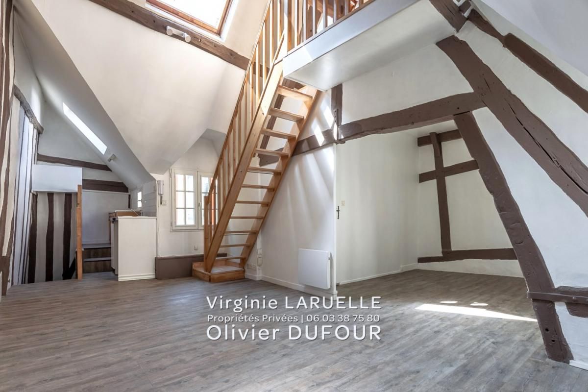 ROUEN Appartement 2 pièces de caractère au calme avec vue sur l'église Saint-Nicaise 3