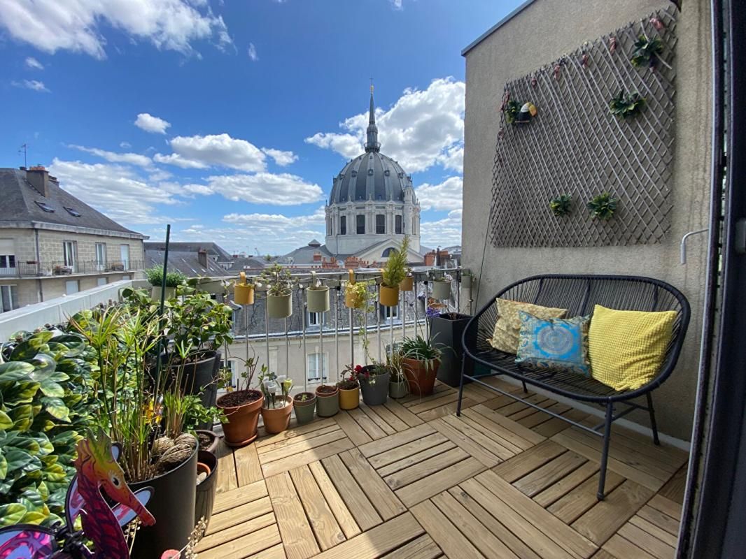 T2 rénové avec terrasse et garage dans le centre de Nantes