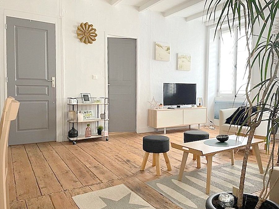 SAINT-SAUVEUR-D'AUNIS Appartement duplex 105 m2, 2 chambres, plein centre 1