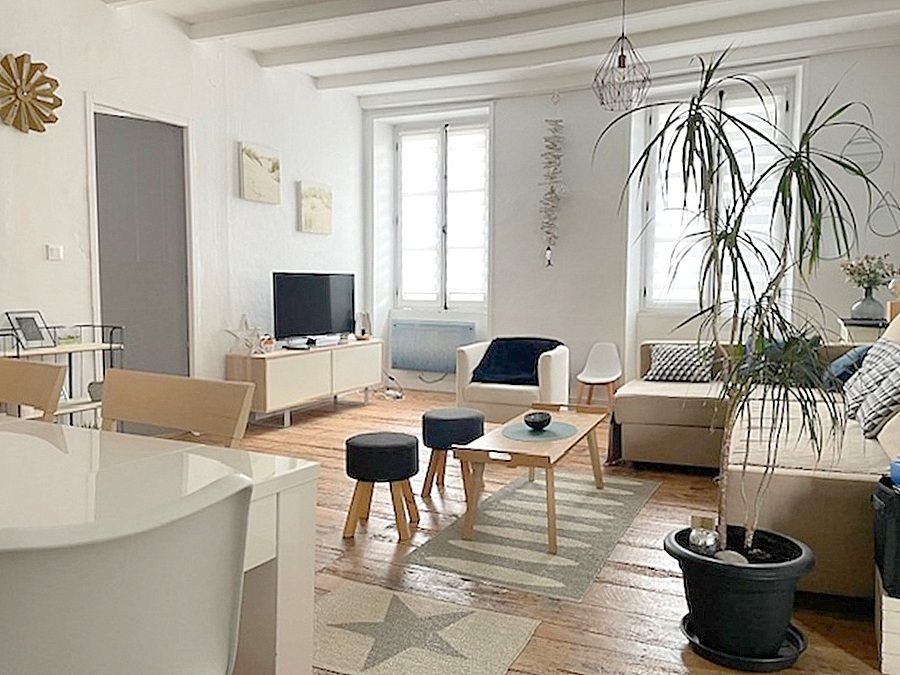 SAINT-SAUVEUR-D'AUNIS Appartement duplex 105 m2, 2 chambres, plein centre 2