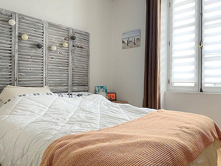 SAINT-SAUVEUR-D'AUNIS Appartement duplex 105 m2, 2 chambres, plein centre 4