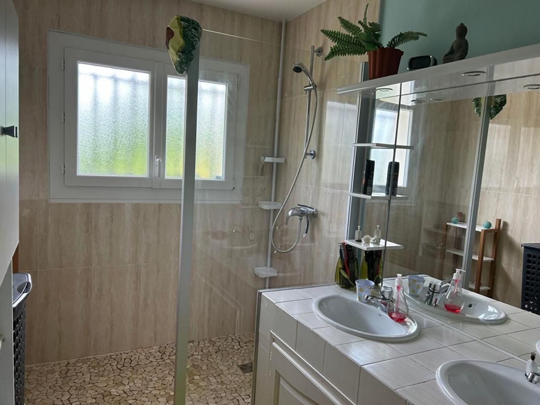 ARTIGUES-PRES-BORDEAUX 33 Artigues Pres Bordeaux Maison individuelle 6 pièces 123 m2 Parcelle 926 m2 4