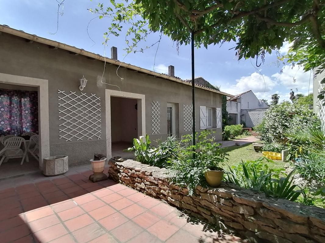 MARTRES-TOLOSANE Maison bourgeoise 208 m2 avec annexe, garage et jardin 2