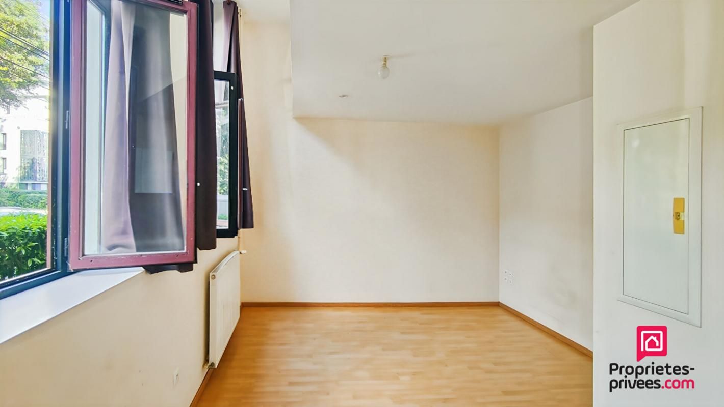 LA BAULE-ESCOUBLAC LA BAULE - QUARTIER LAJARRIGE- STUDIO 24 m2 - PARKING EXTERIEUR DOUBLE PROCHE GARE 3