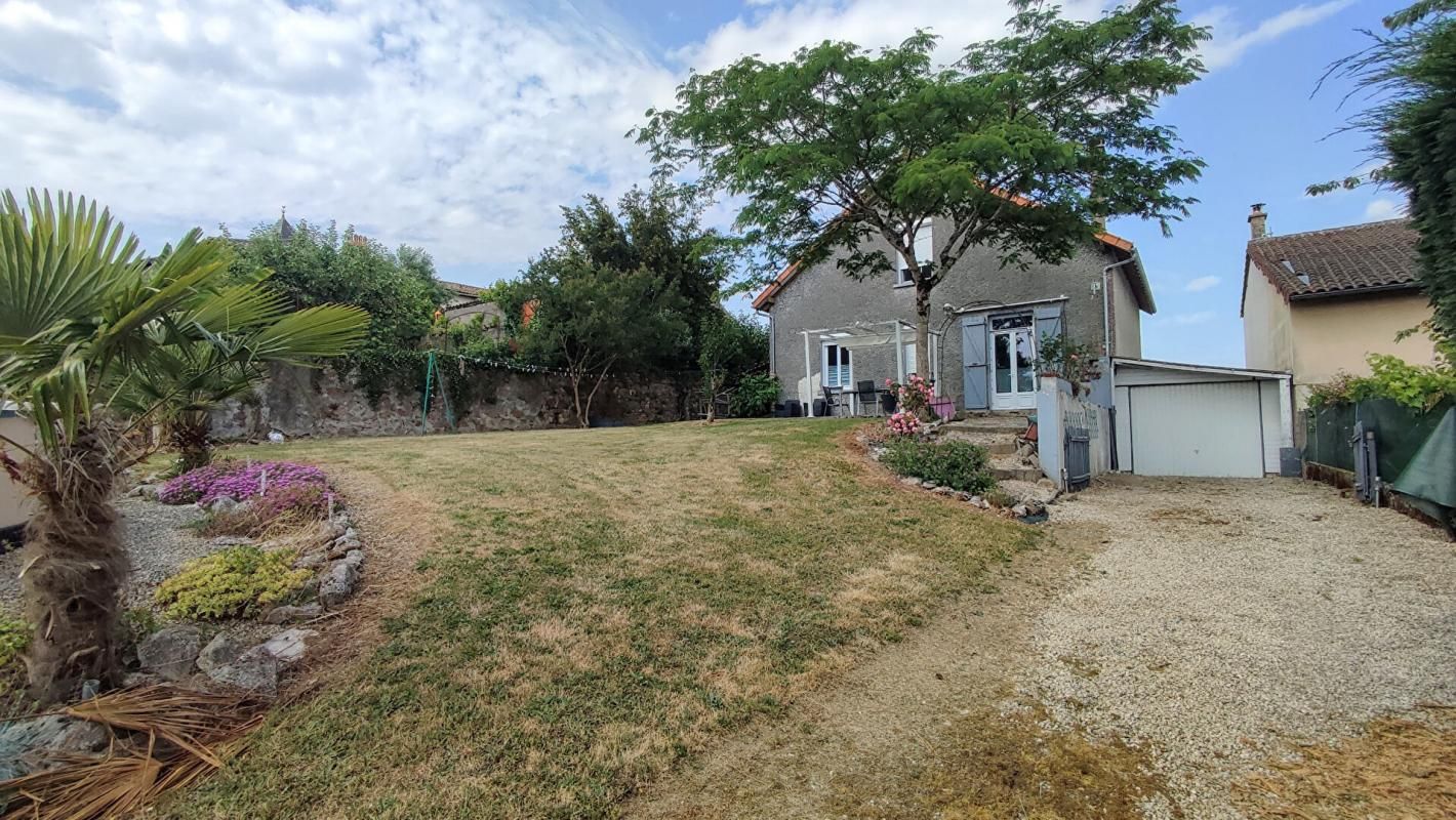 AVAILLES-LIMOUZINE Maison sur sous-sol garage terrain piscine 2