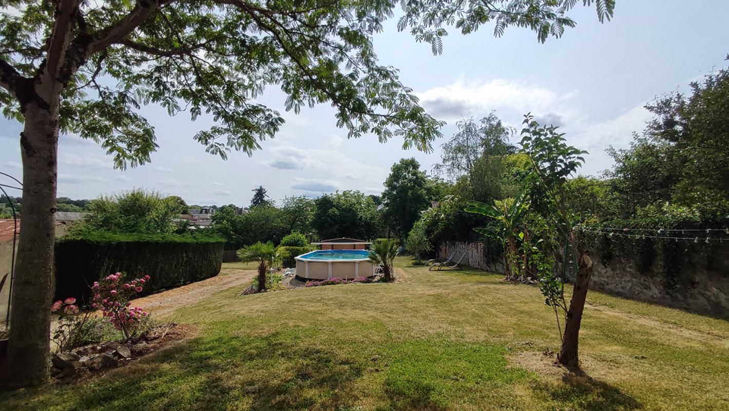 AVAILLES-LIMOUZINE Maison sur sous-sol garage terrain piscine 3