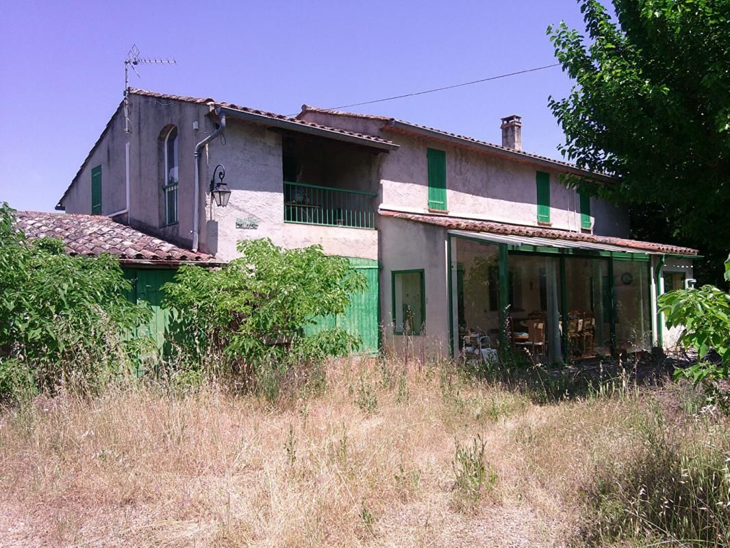 COTIGNAC mas provençal 112 m2 sur 14000 m2 terrain attenant