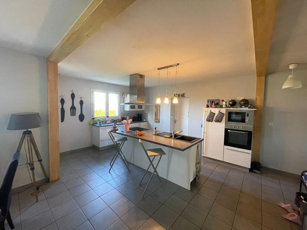 Maison de plain-pied. La Pommeraie Sur Sèvre 4 pièces,98 m²