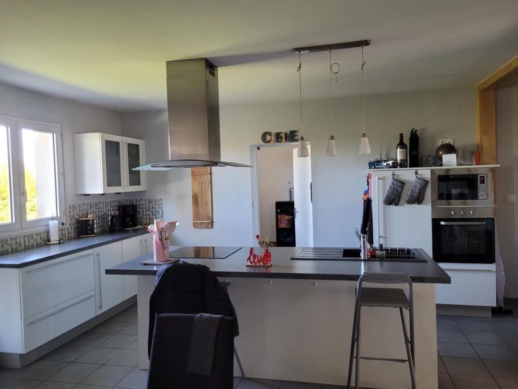 LA POMMERAIE-SUR-SEVRE Maison de plain-pied. La Pommeraie Sur Sèvre 4 pièces,98 m² 3