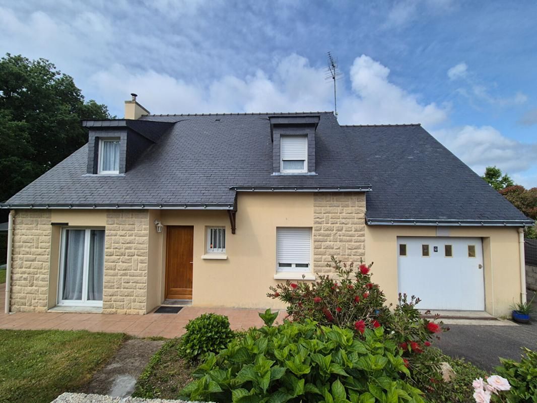 CLEGUER TRES BELLE MAISON CONTEMPORAINE de 121 m2 réalisée en 2005 dans le Morbihan (14 km de Lorient 25 min des plages) 1