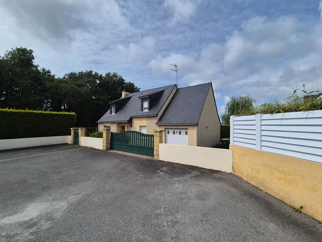 CLEGUER TRES BELLE MAISON CONTEMPORAINE de 121 m2 réalisée en 2005 dans le Morbihan (14 km de Lorient 25 min des plages) 2