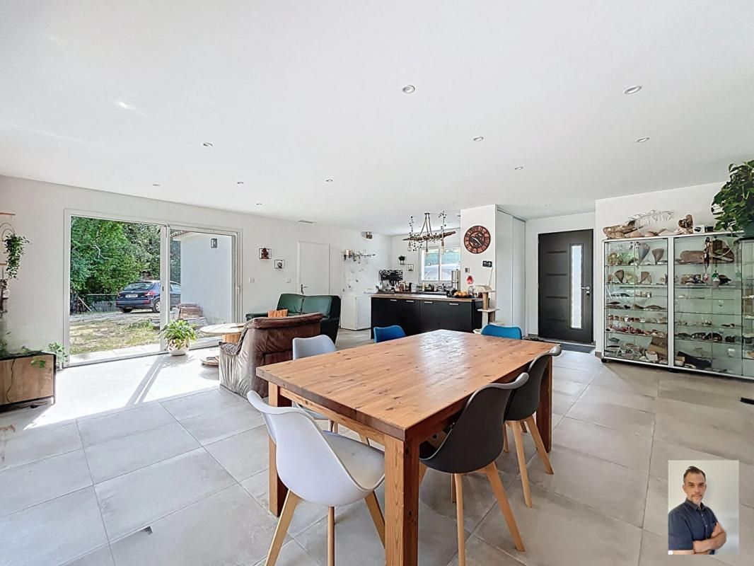 ROCBARON Maison Rocbaron 4 pièce(s) 106 m2 3