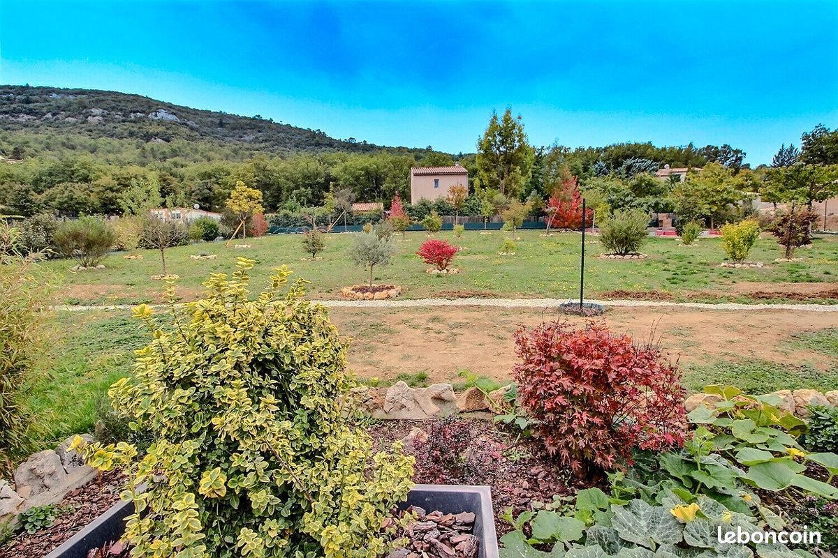 RIANS RIANS VILLA T4 garage sur 2570 m² terrain plat et clos 2