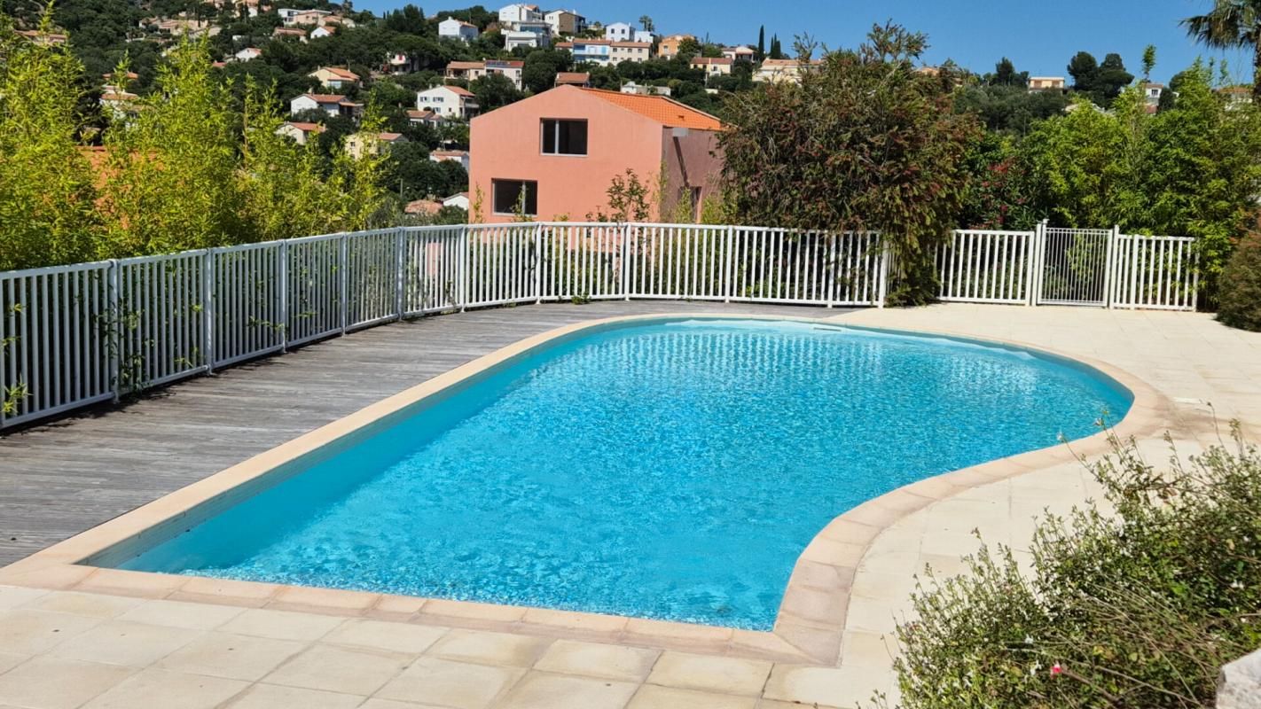 HYERES Appartement Hyeres 3 pièce(s) avec terrasse et piscine 375 000 2