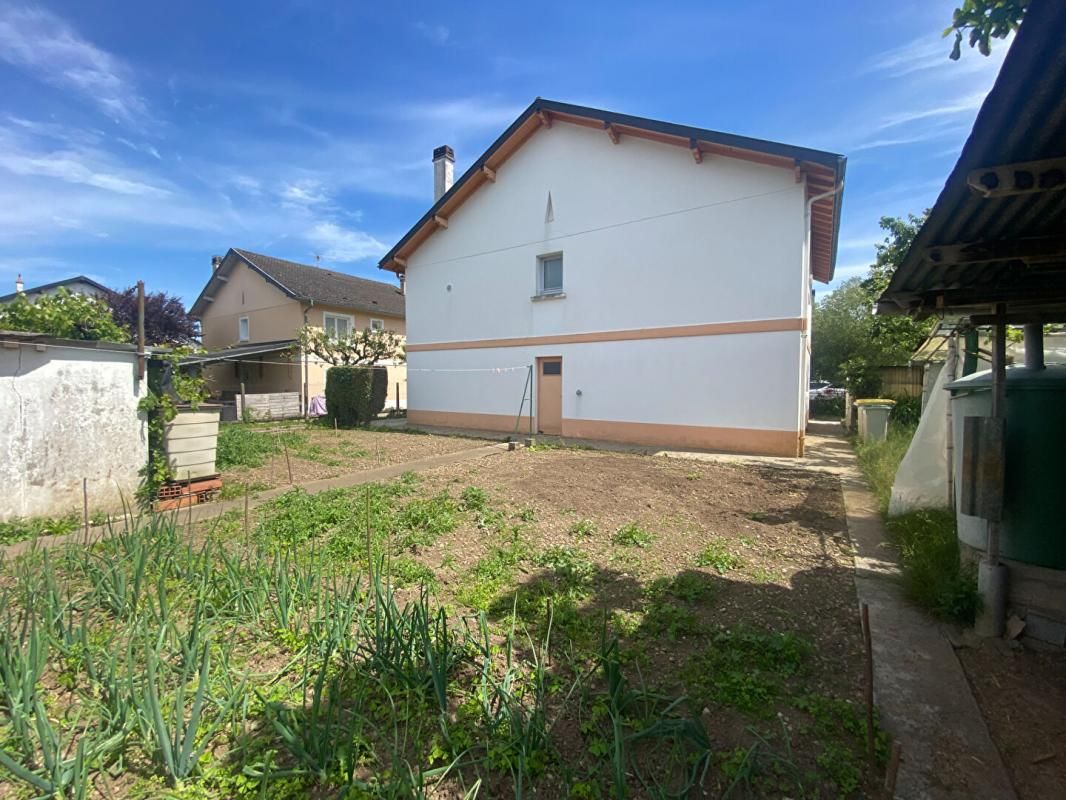 GURMENCON À VENDRE Charmante Maison 5 Pièces dans Quartier Calme et Recherché 2
