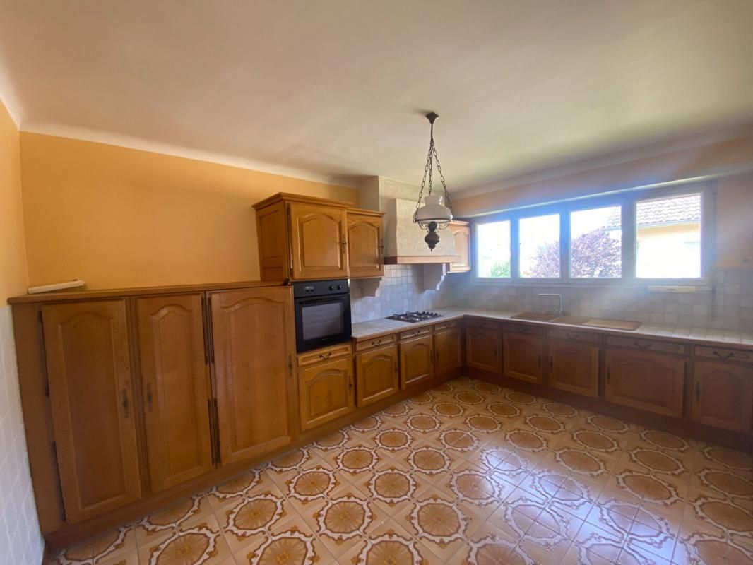 GURMENCON À VENDRE Charmante Maison 5 Pièces dans Quartier Calme et Recherché 4
