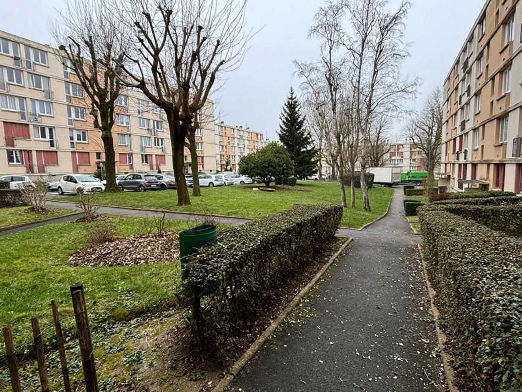 Magnifique appartement de 4 pièces avec place de parking et cave, la Marne à deux pas !