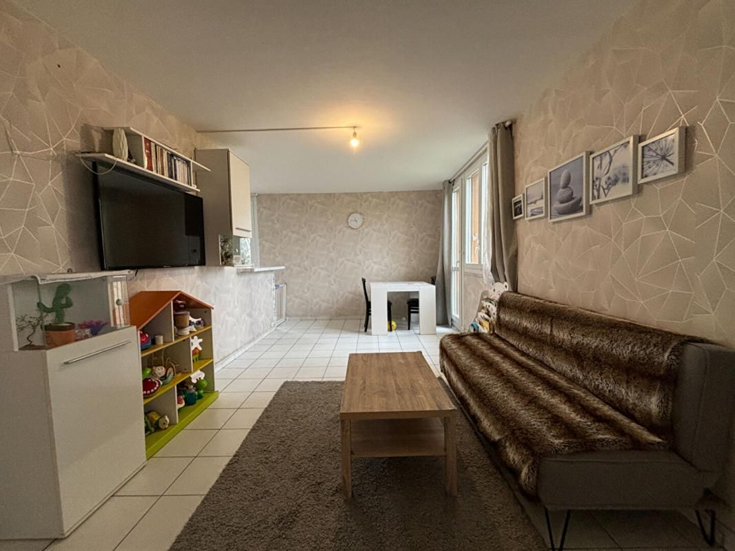 NOISY-LE-GRAND Magnifique appartement de 4 pièces avec place de parking et cave, la Marne à deux pas ! 2