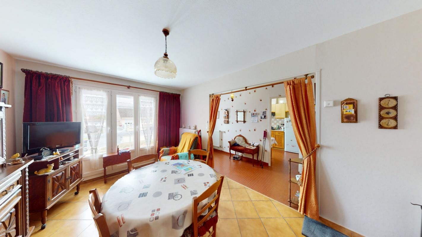 MEHUN-SUR-YEVRE Maison, Mehun Sur Yevre 3 pièce(s) 73.6 m2 4