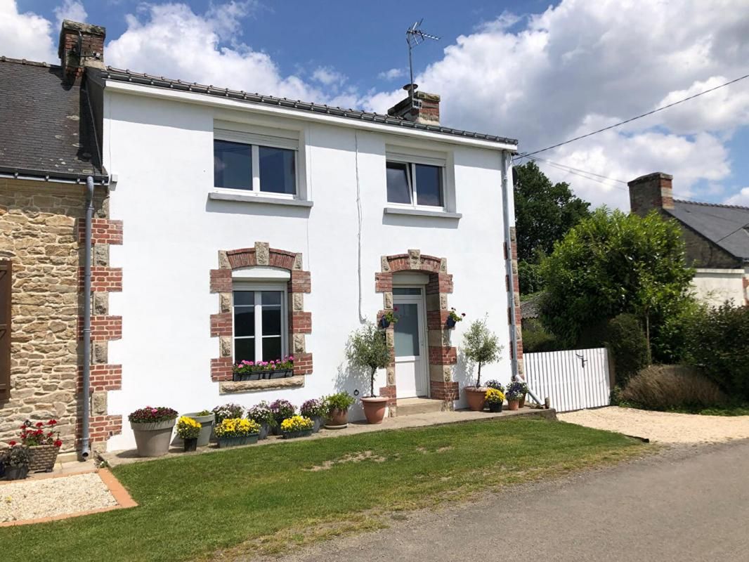 MELRAND Maison mitoyenne rénovée avec vue dégagée sur la campagne de Melrand 2