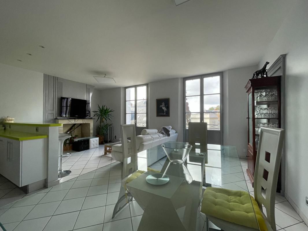 SAUMUR EXCLUSIVITE A VENDRE 49000 SAUMUR Appartement 3 pièces 82 m² balcon 1