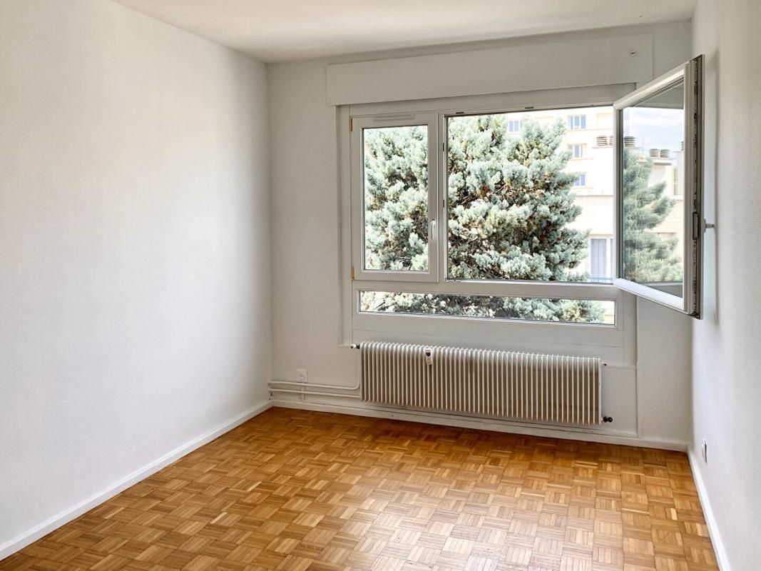 LYON-3E-ARRONDISSEMENT TRES BEAU T3 TRAVERSANT 74.57 LYON 3 -LUMINEUX ET SPACIEUX 2
