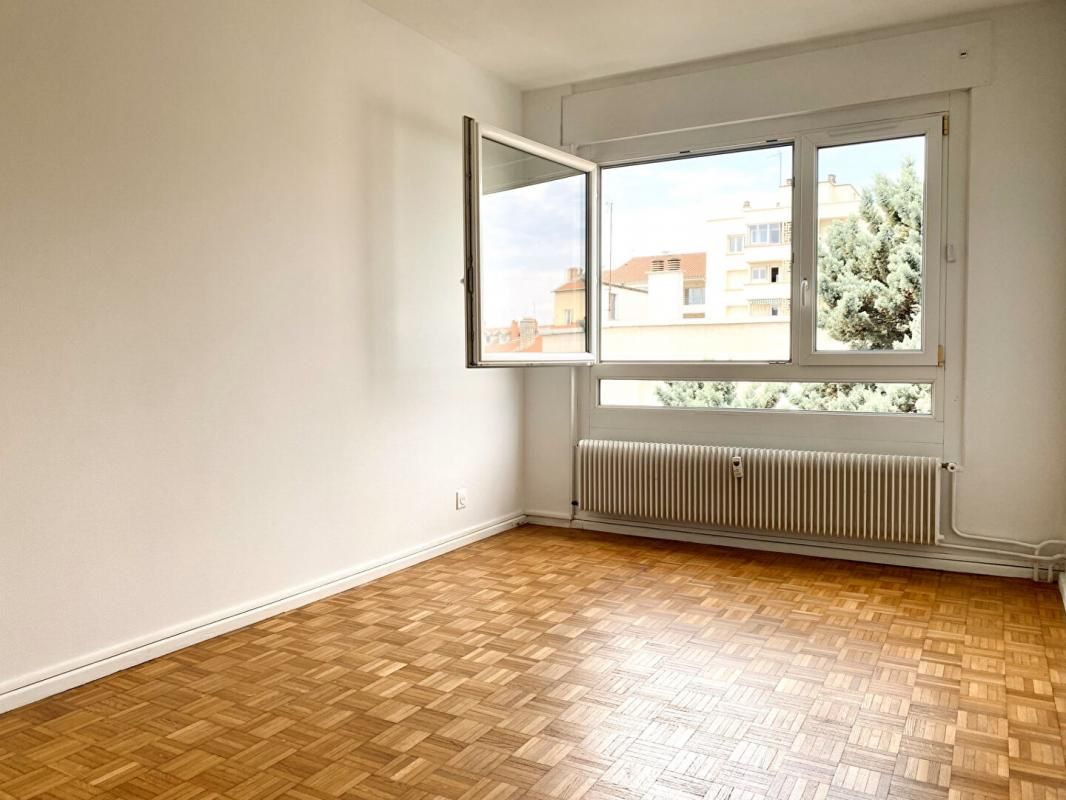 LYON-3E-ARRONDISSEMENT TRES BEAU T3 TRAVERSANT 74.57 LYON 3 -LUMINEUX ET SPACIEUX 3