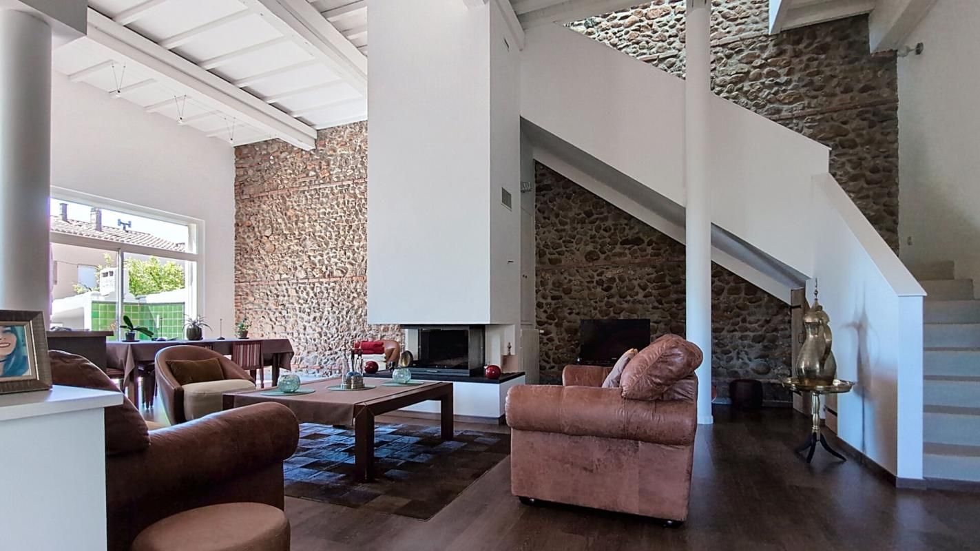MAS authentique en pierre - Revisité en type LOFT - Piscine - Haut standing - 4 chambres ( 3 suites) - Surface 256 M² . 7 Kilomètres de PERPIGNAN ( 66 000 )