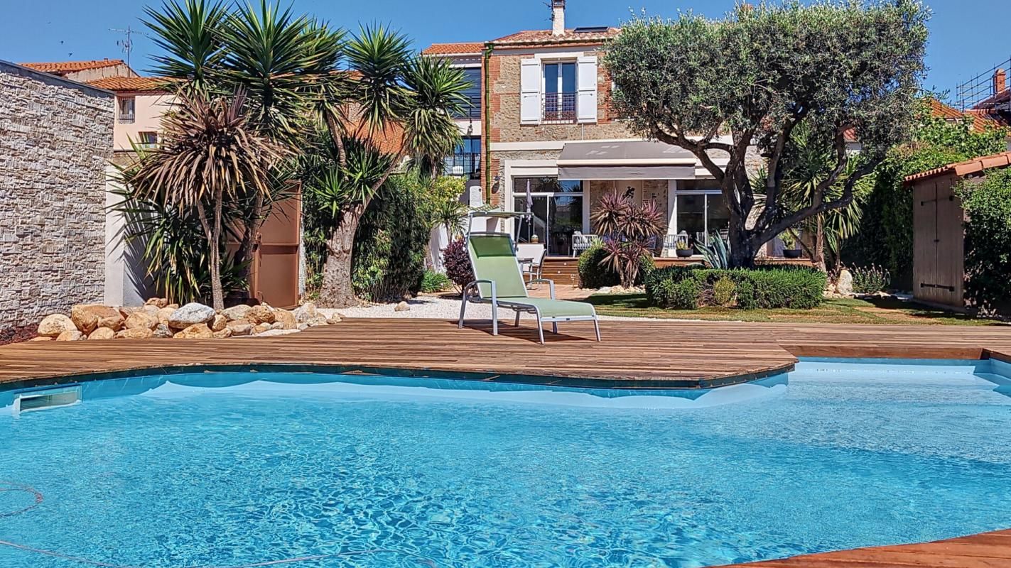 POLLESTRES MAS authentique en pierre - Revisité en type LOFT - Piscine - Haut standing - 4 chambres ( 3 suites) - Surface 256 M² . 7 Kilomètres de PERPIGNAN ( 66 000 ) 2