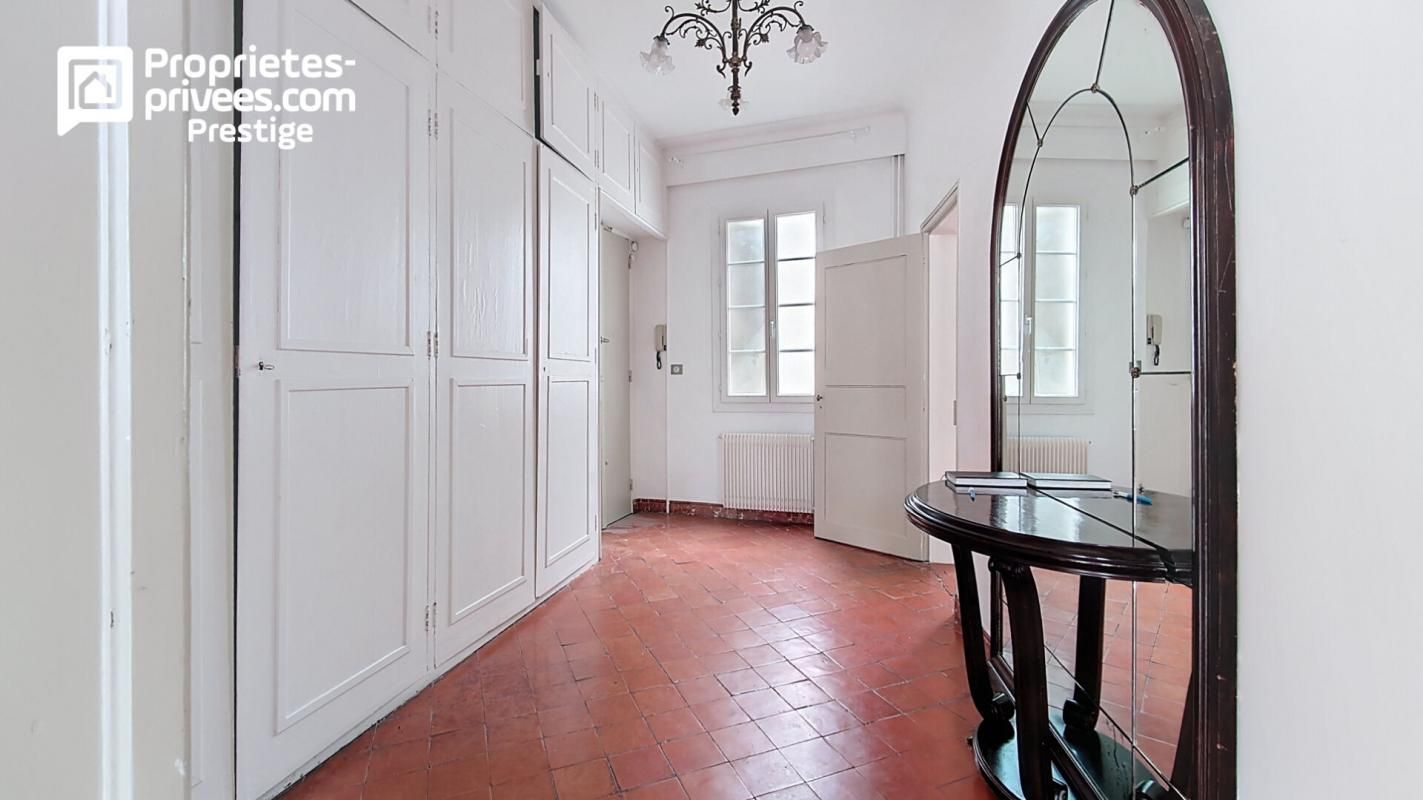 Appartement bourgeois 5 pièce(s)- très lumineux - 2 ème étage- surface 107 M² - 66 000 PERPIGNAN ( Centre historique)