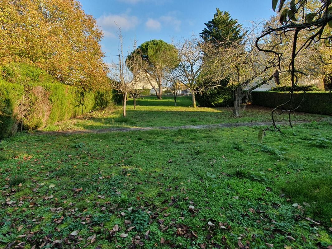 SAINT-MAUR Terrain à batir 831 m2 2