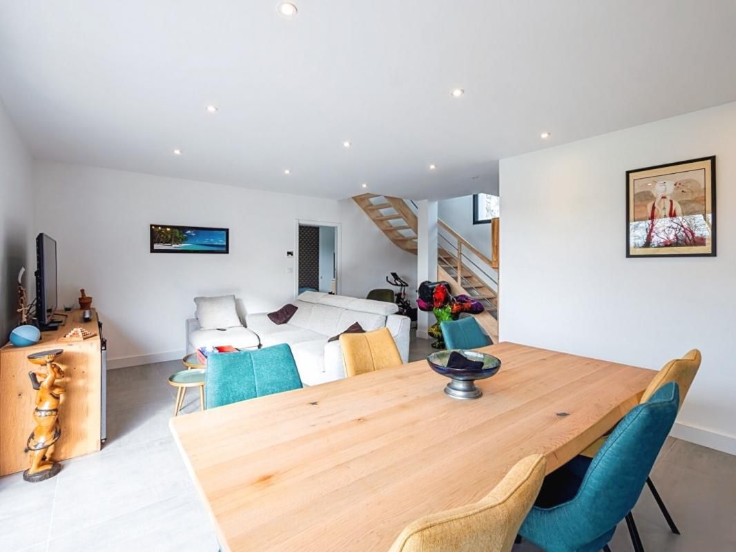 ANGERS Maison contemporaine de 2023 Les-Ponts-de-Cé de 5 pièces 127 m² avec un garage 3