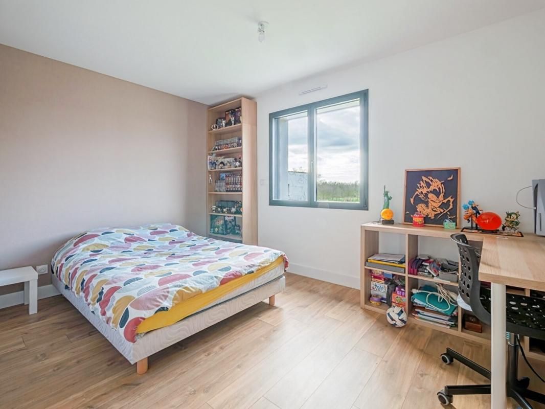ANGERS Maison contemporaine de 2023 Les-Ponts-de-Cé de 5 pièces 127 m² avec un garage 4