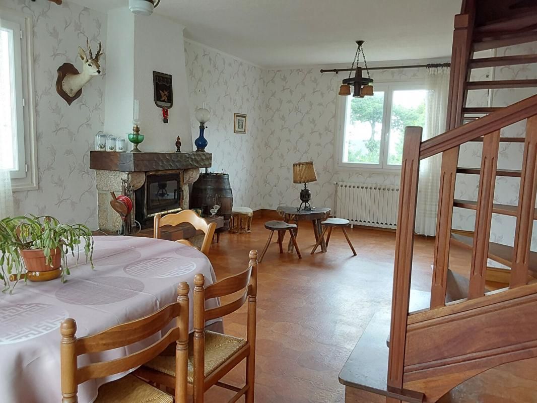 CARHAIX-PLOUGUER Maison Carhaix Plouguer 5 pièce(s) 92 m2 2