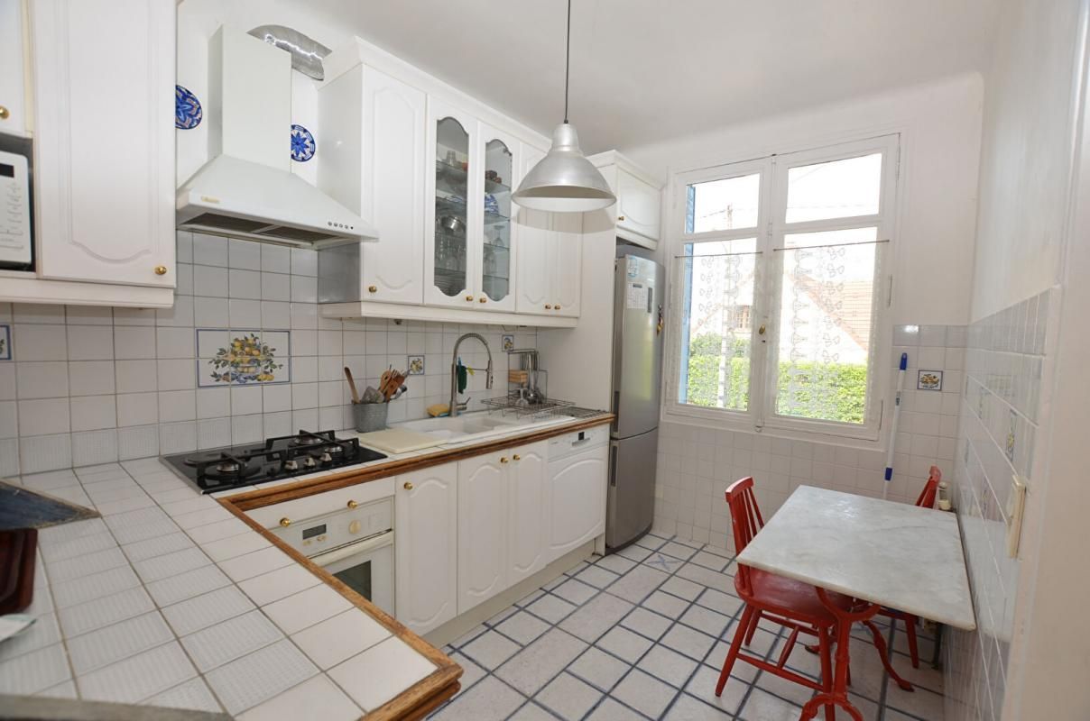 SAINTE-GENEVIEVE-DES-BOIS Maison Sainte Genevieve Des Bois 5 pièces 90 m² 2