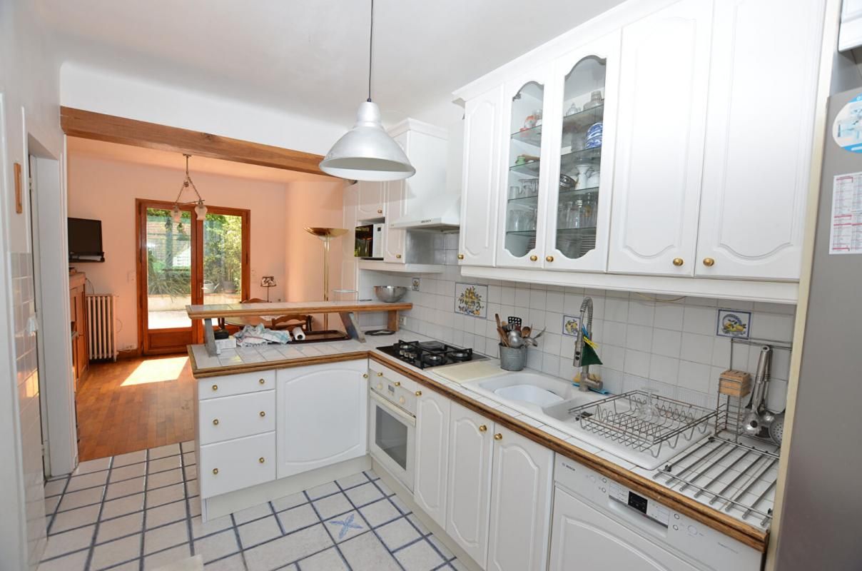 SAINTE-GENEVIEVE-DES-BOIS Maison Sainte Genevieve Des Bois 5 pièces 90 m² 3