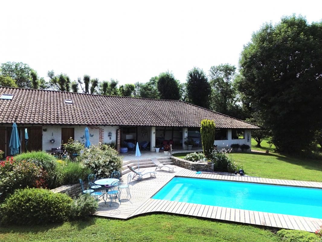 CRAS-SUR-REYSSOUZE Ferme160 m2 terrain 3800 m2 avec vue 2