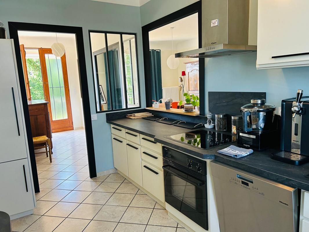 CREUZIER-LE-VIEUX Villa Creuzier Le Vieux 8 pièce(s) 200 m2 2