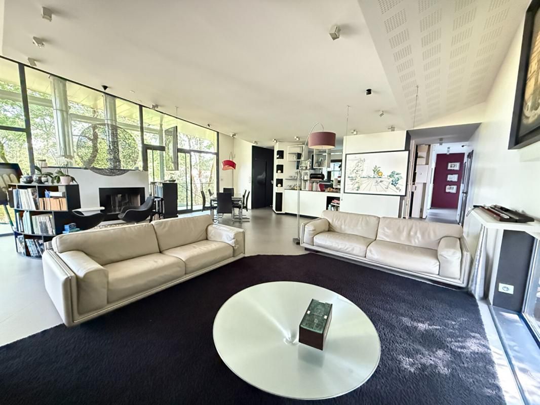 VOEUIL-ET-GIGET Maison Voeuil Et Giget 5 pièce(s) 200 m2 3