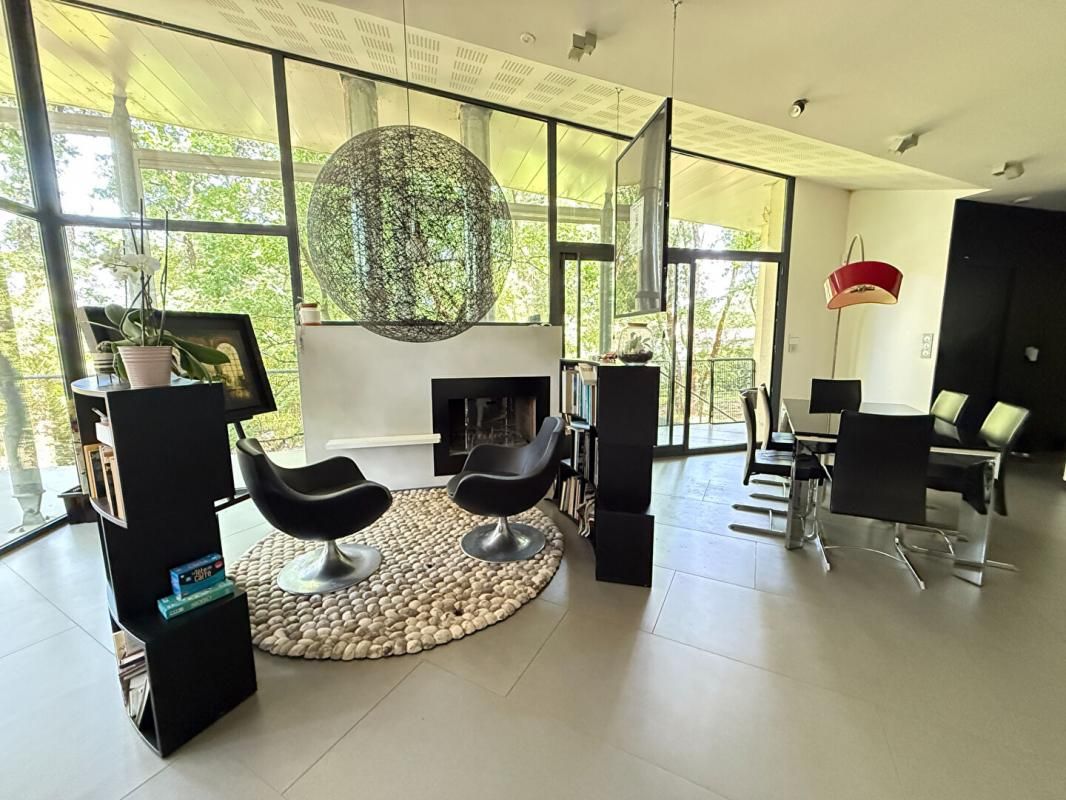 VOEUIL-ET-GIGET Maison Voeuil Et Giget 5 pièce(s) 200 m2 4