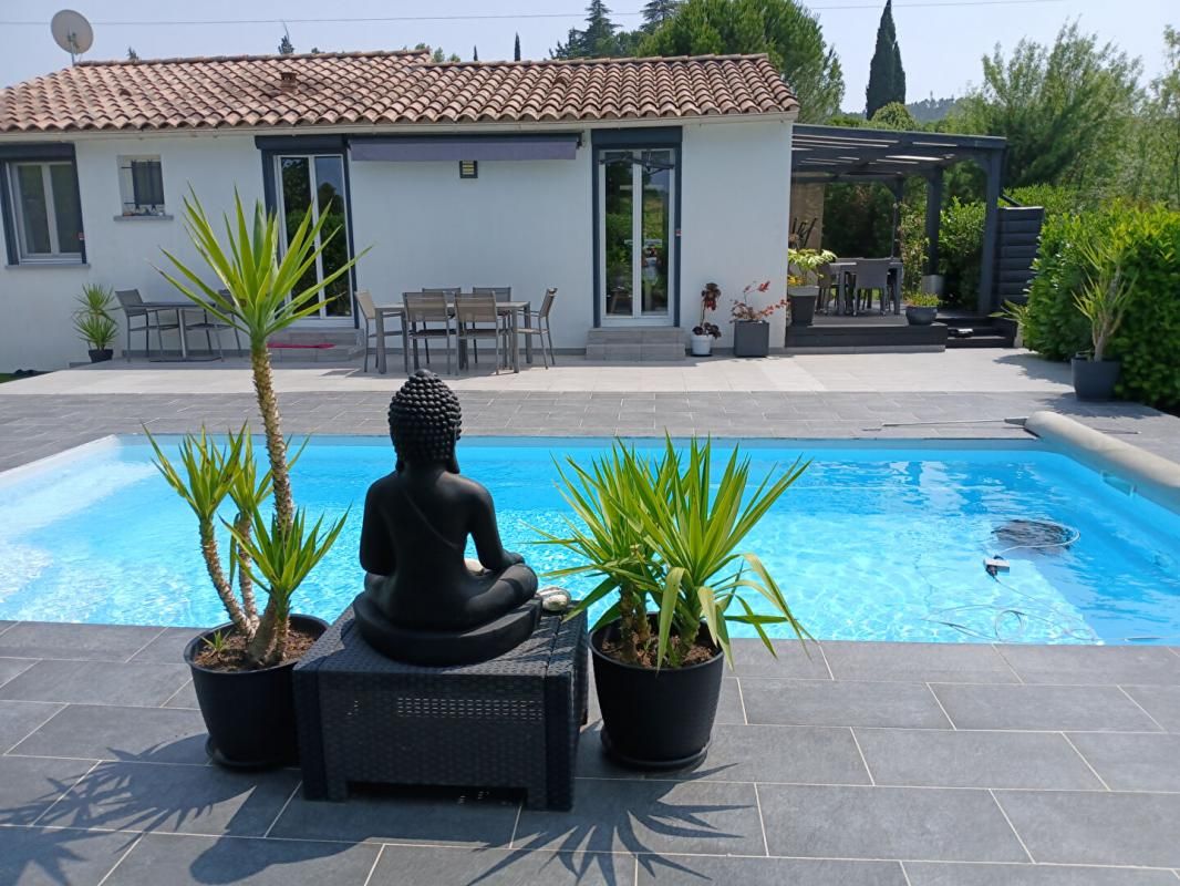 Villa T4 sur 1206m² de terrain avec garage et piscine - LE VAL