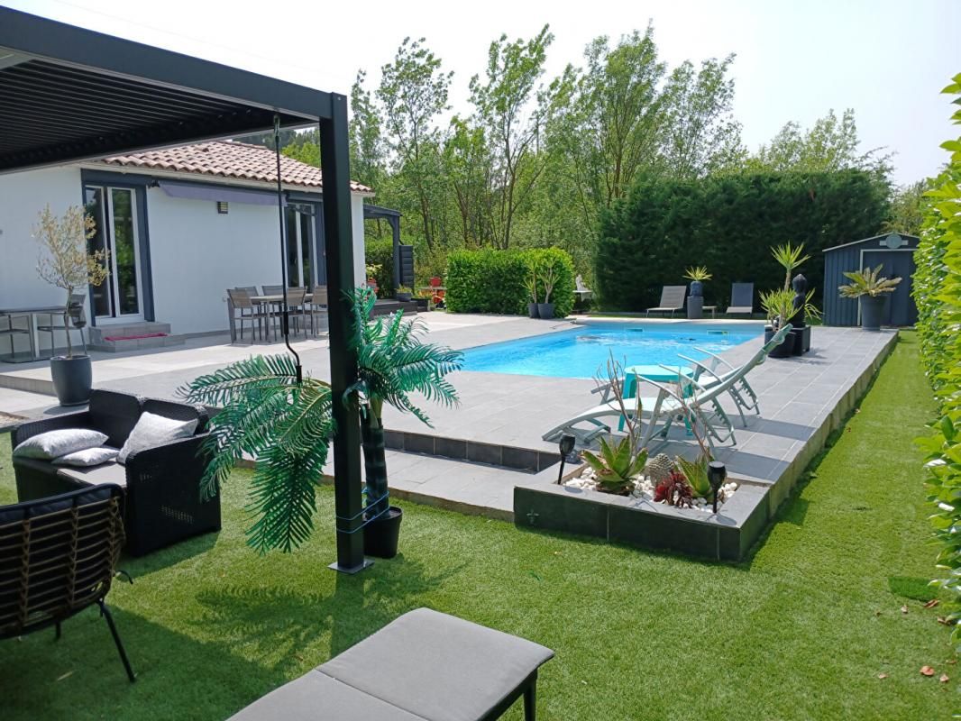 LE VAL Villa T4 sur 1206m² de terrain avec garage et piscine - LE VAL 2