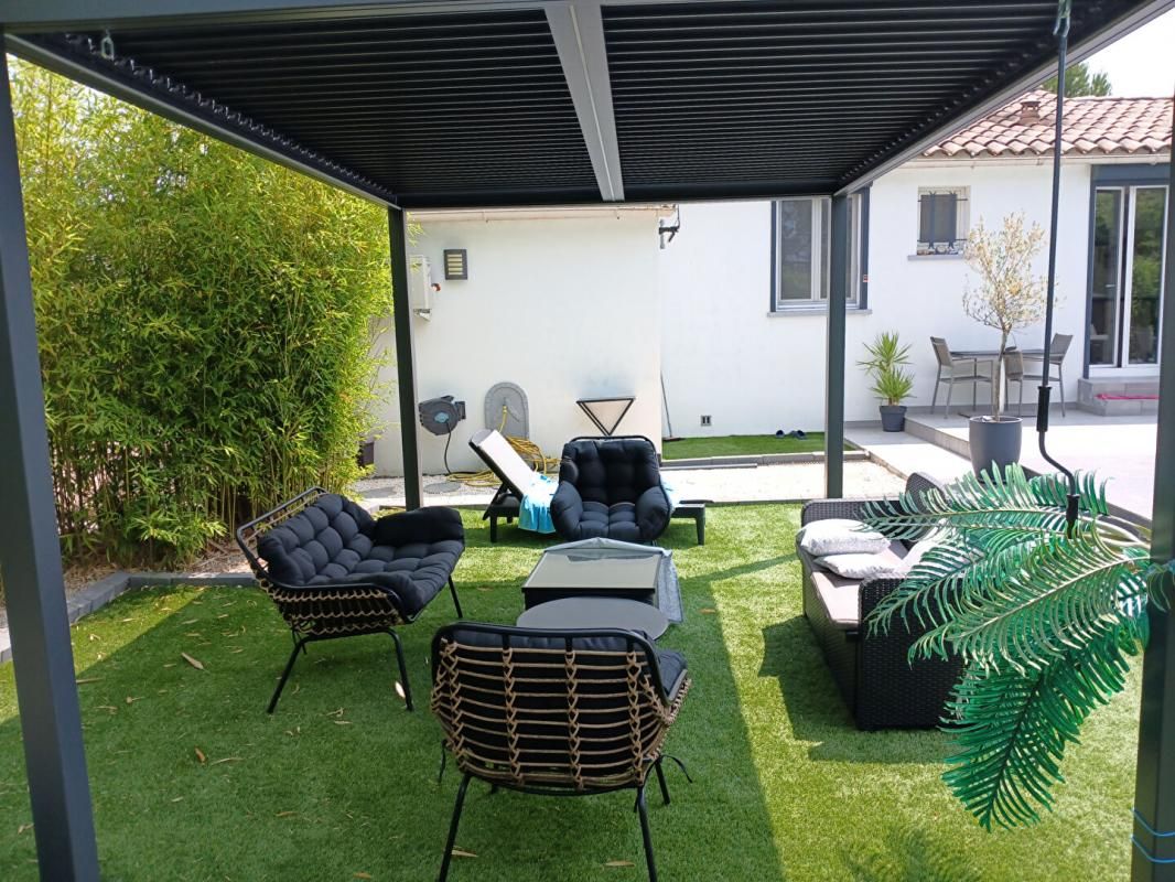 LE VAL Villa T4 sur 1206m² de terrain avec garage et piscine - LE VAL 4