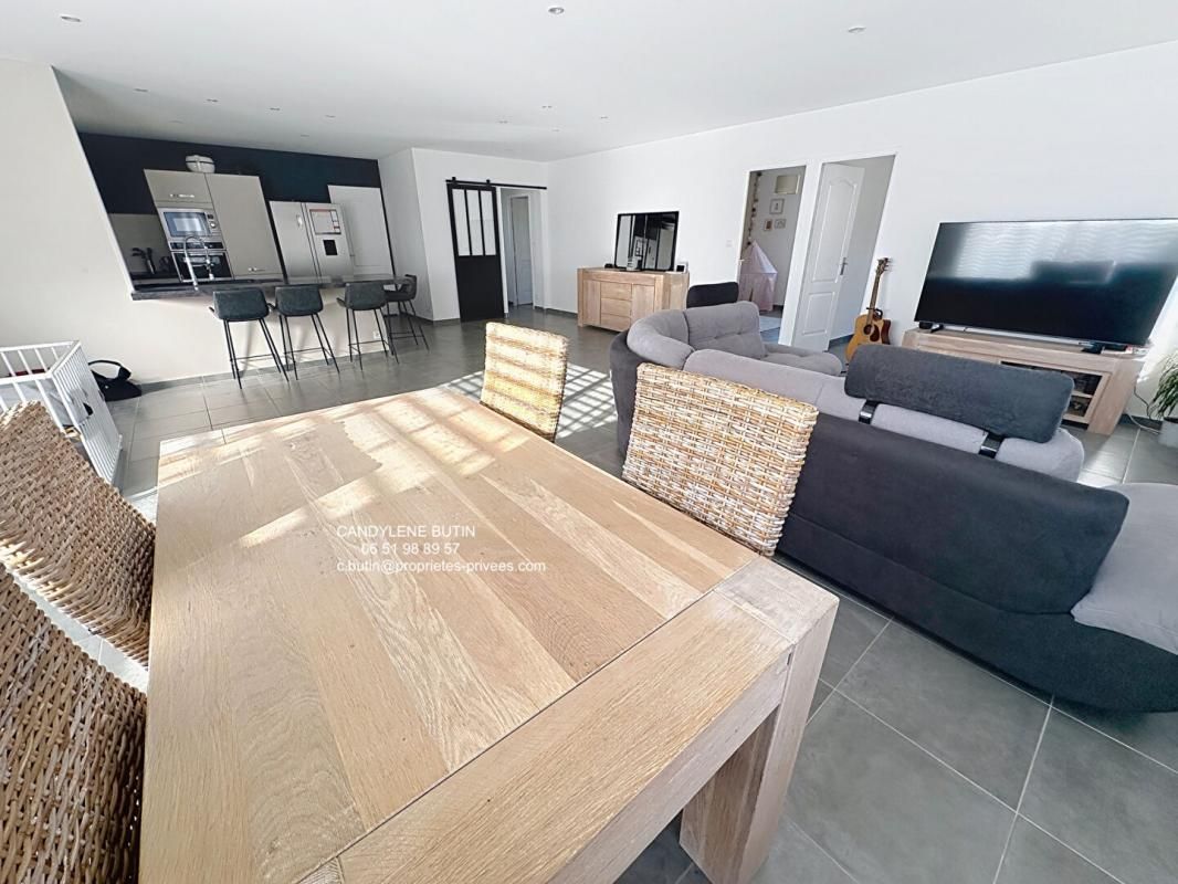 MAGALAS MAGALAS Villa 4 faces T5 de 120 m² avec piscine et jardin sans entretien 4