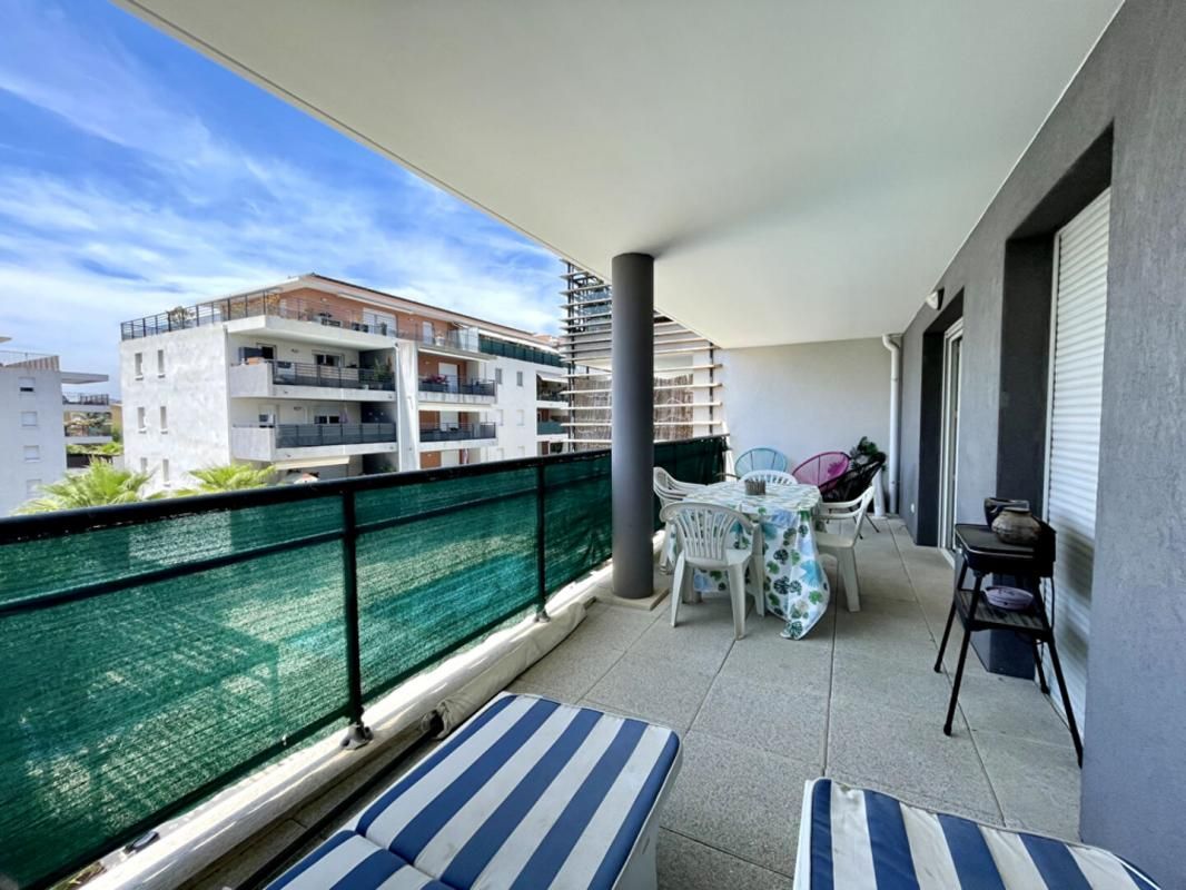 LE LAVANDOU Appartement T2 avec grande terrasse à 800m de la plage ? LE LAVANDOU 2