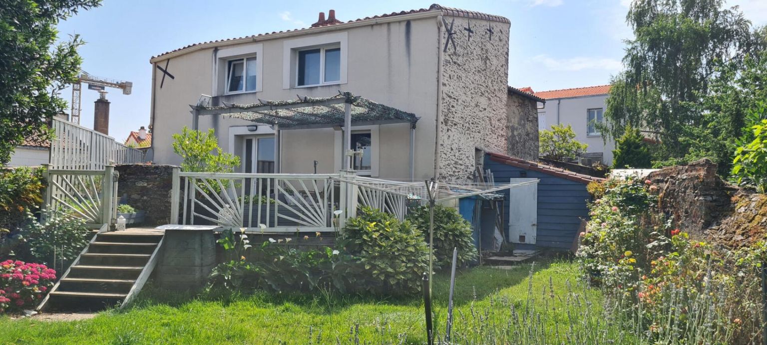 Maison Le Loroux Bottereau 154.42 M² , 6 P , 4 Ch , Bureau . Terrasse , Appentis