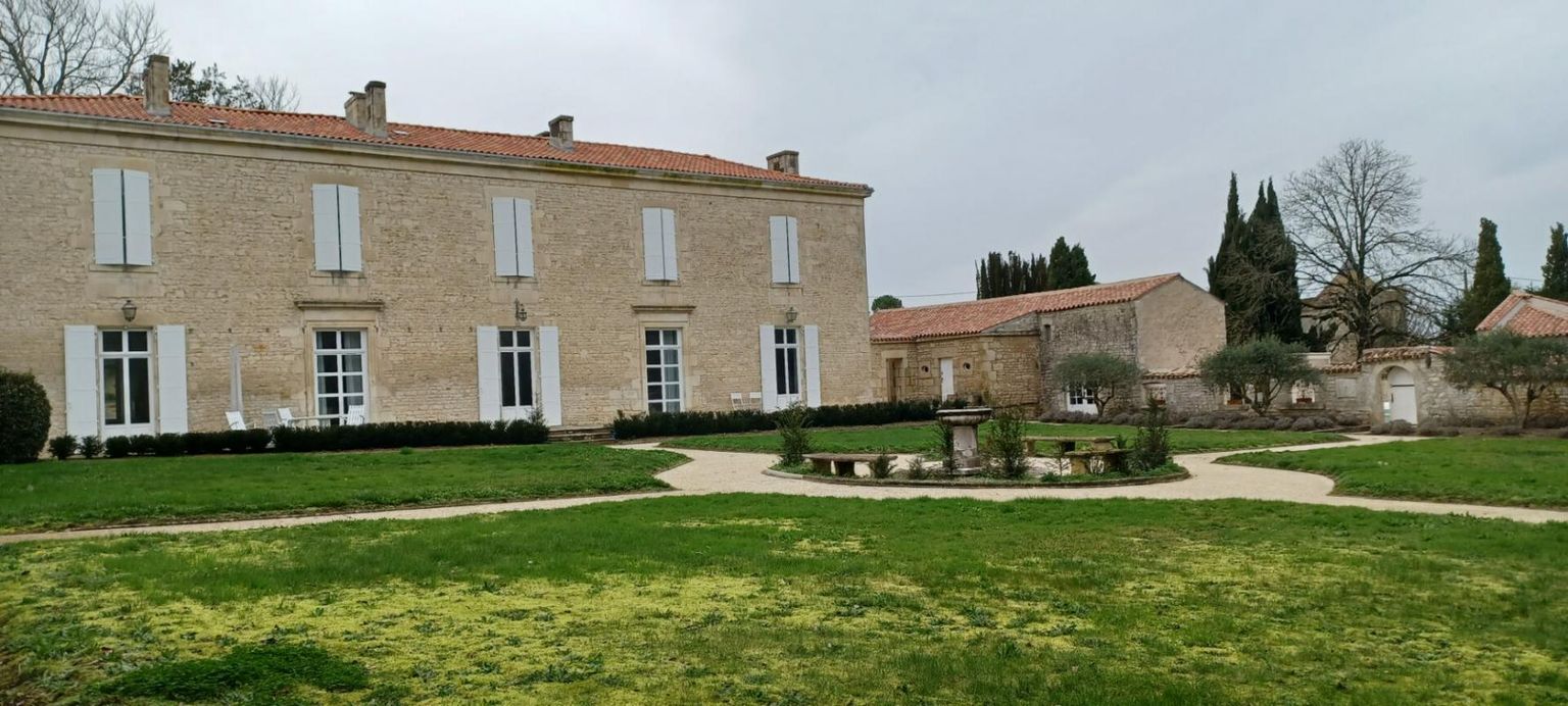 FONTENAY-LE-COMTE Demeure de prestige parc et dépendances sur 3 ha 3